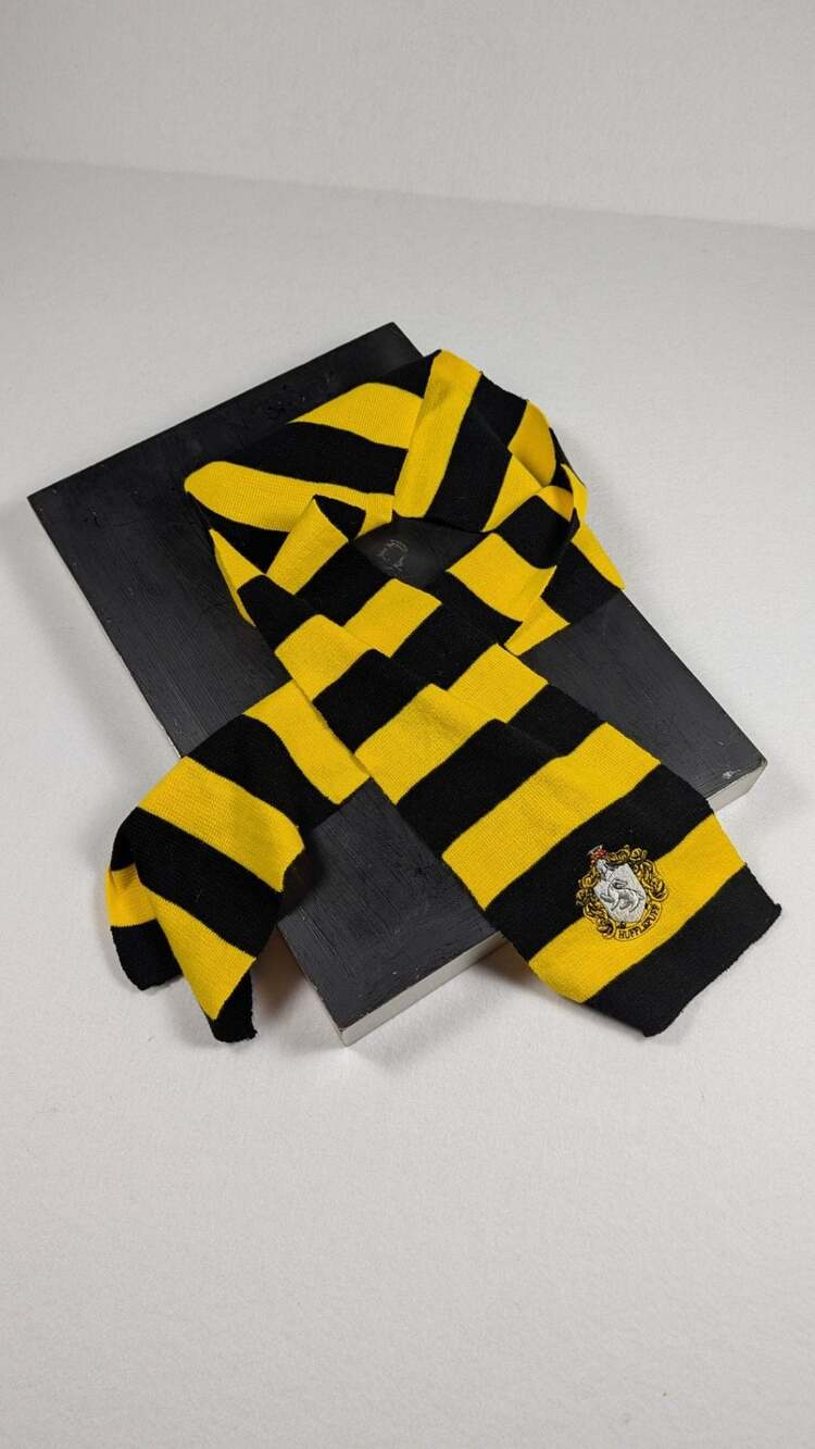 Harry Potter Hufflepuff House Scarf 60 in Long - Picture 3 of 3